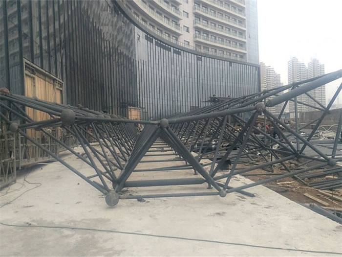 通辽万豪酒店雨棚网架